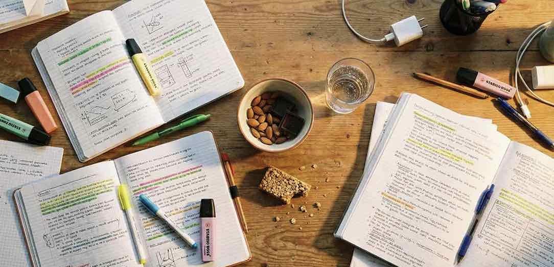 Top 5 des aliments pour booster ta concentration en période de partiels